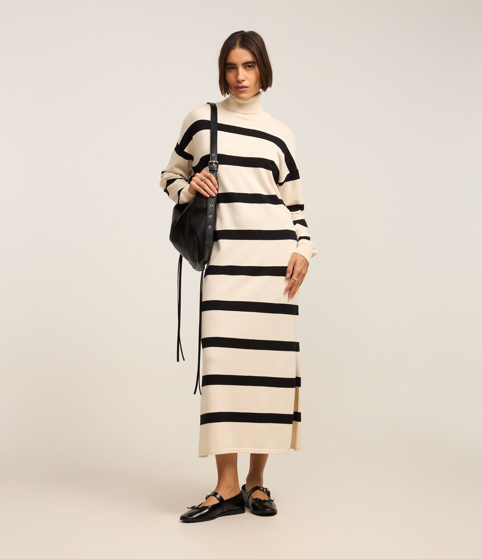 Vestido Reto Midi em Tricô Listrado com Cava Deslocada Bege/Preto 1