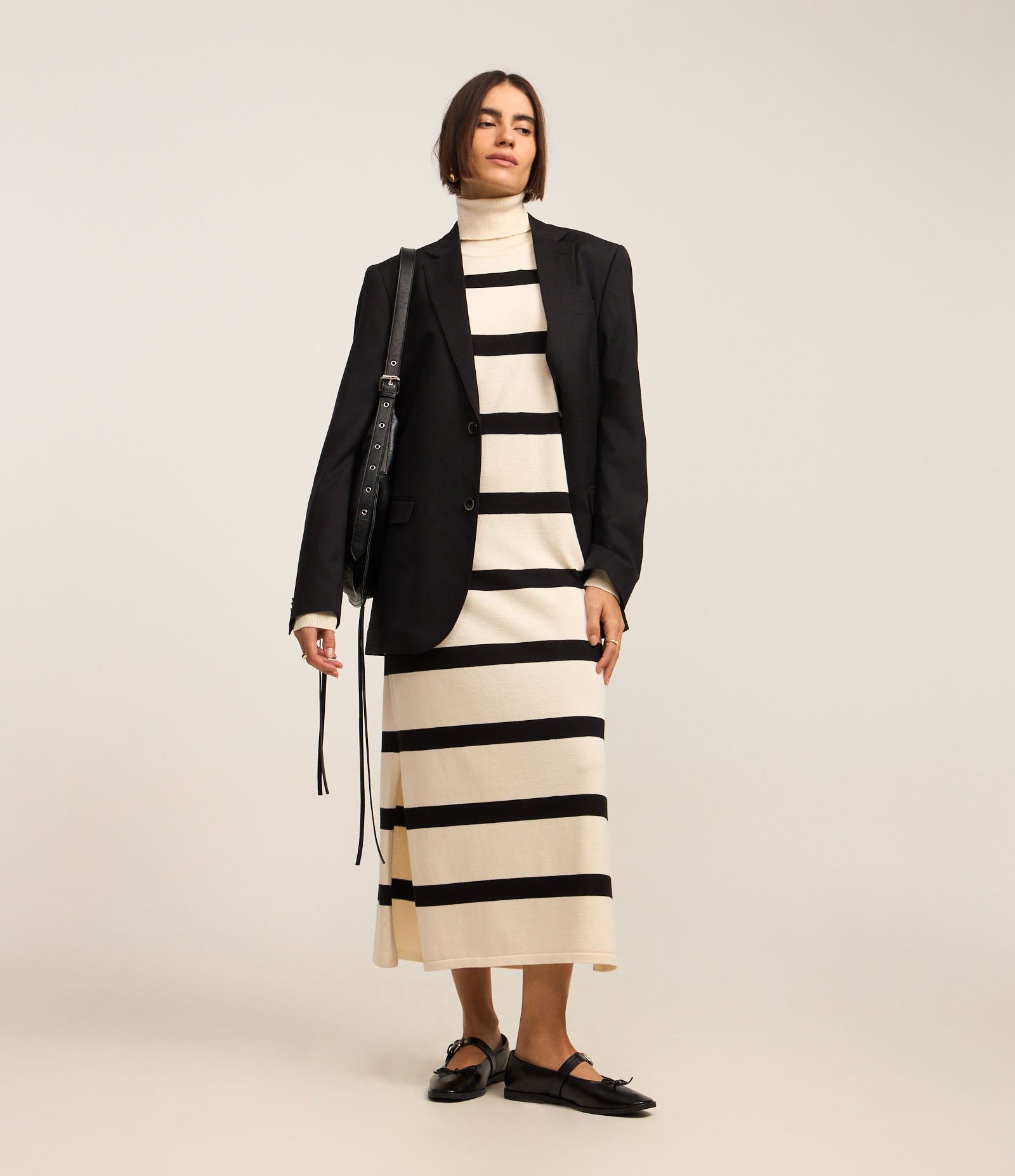 Vestido Reto Midi em Tricô Listrado com Cava Deslocada Bege/Preto 3