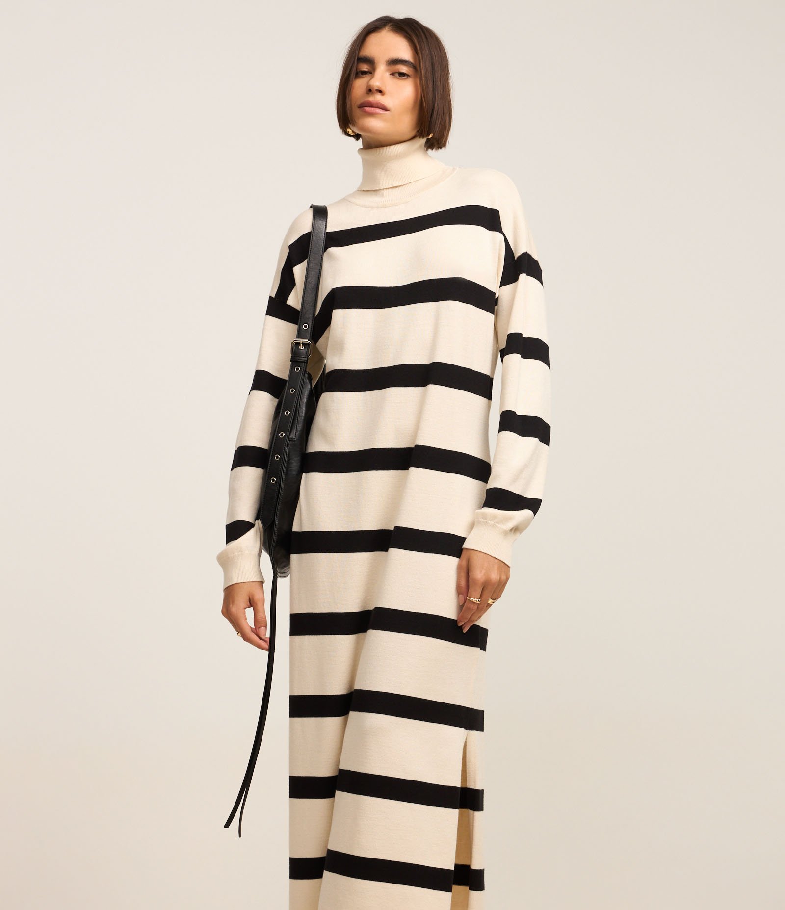 Vestido Reto Midi em Tricô Listrado com Cava Deslocada Bege/Preto 4