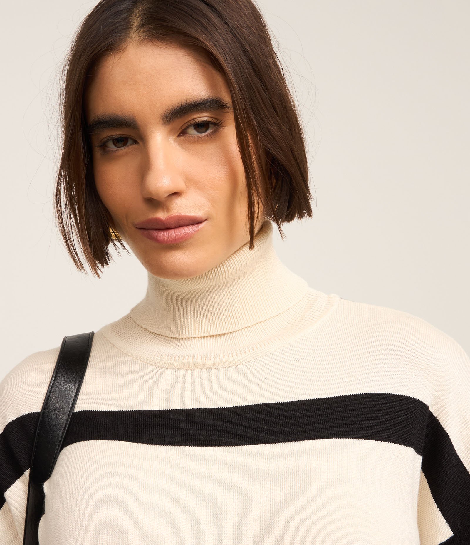 Vestido Reto Midi em Tricô Listrado com Cava Deslocada Bege/Preto 6