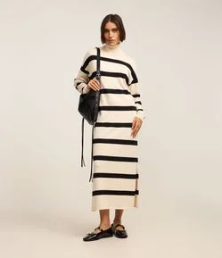 Vestido Reto Midi em Tricô Listrado com Cava Deslocada