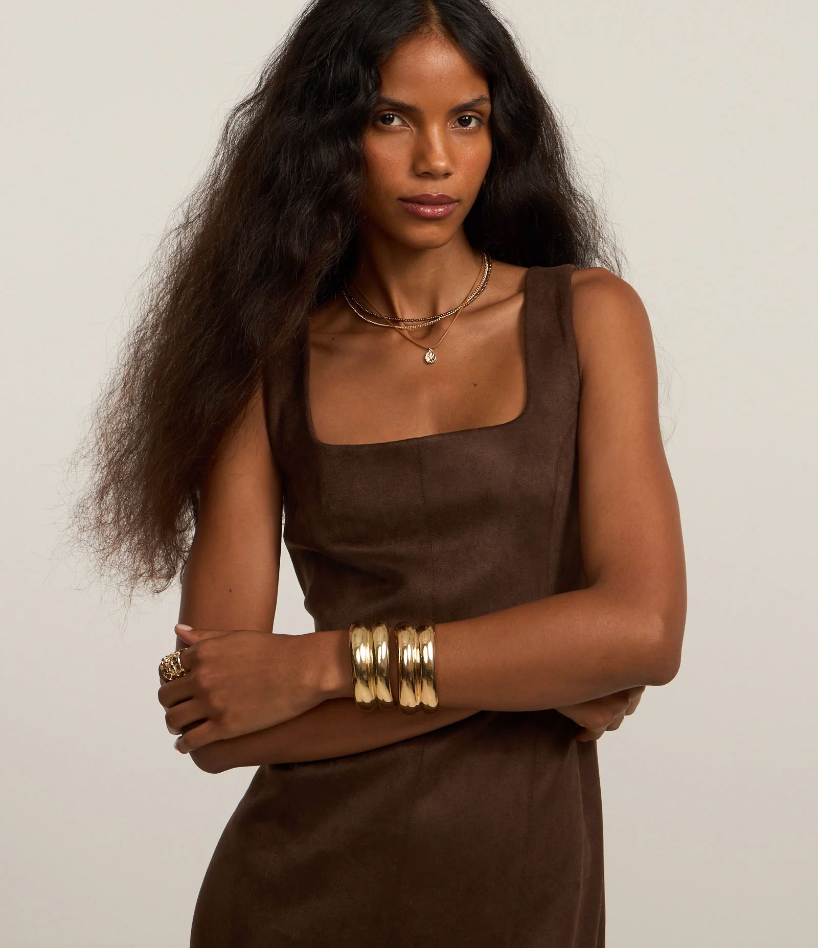 Vestido New Midi em Suede com Recortes Marrom 2