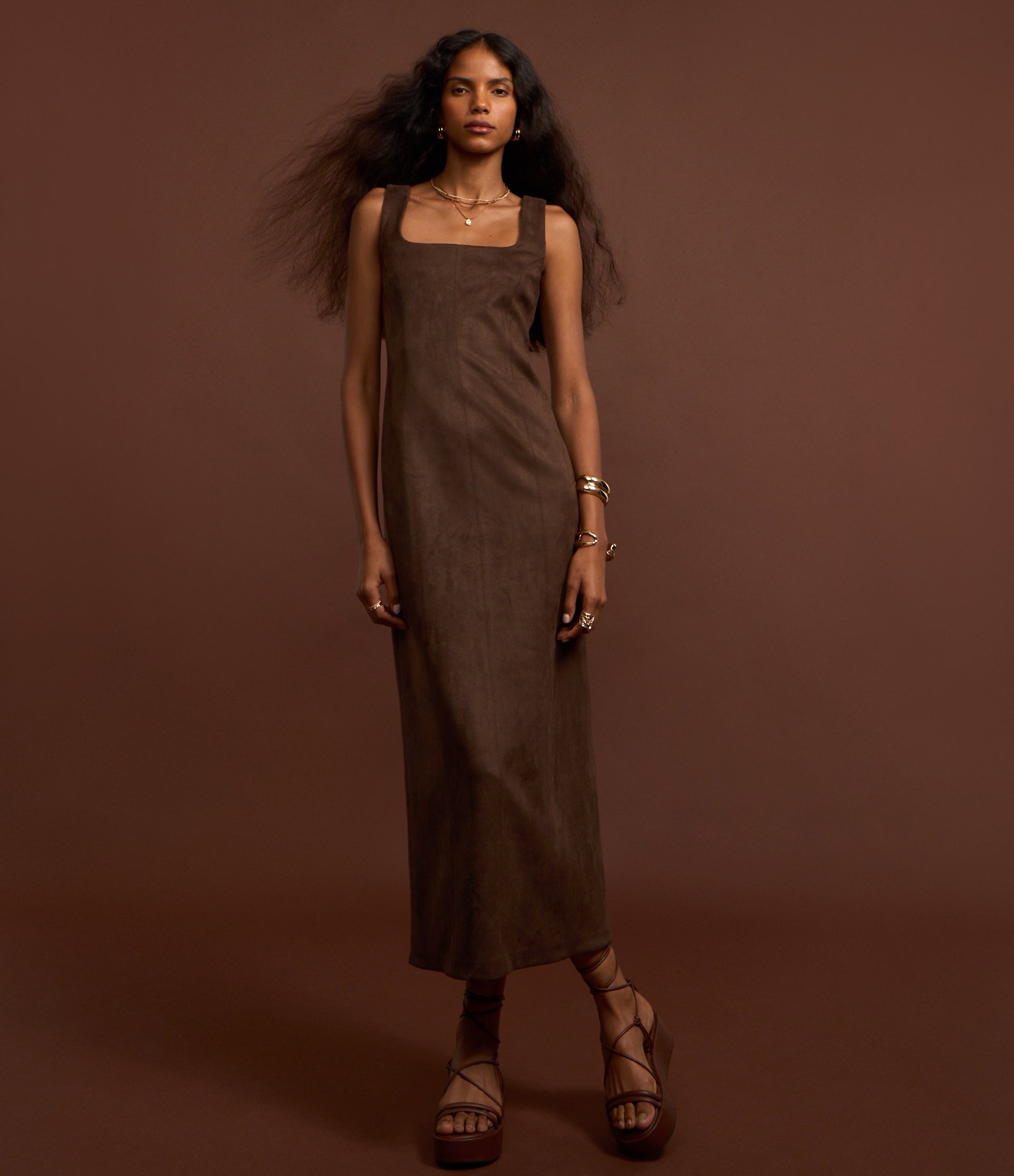 Vestido New Midi em Suede com Recortes Marrom 4