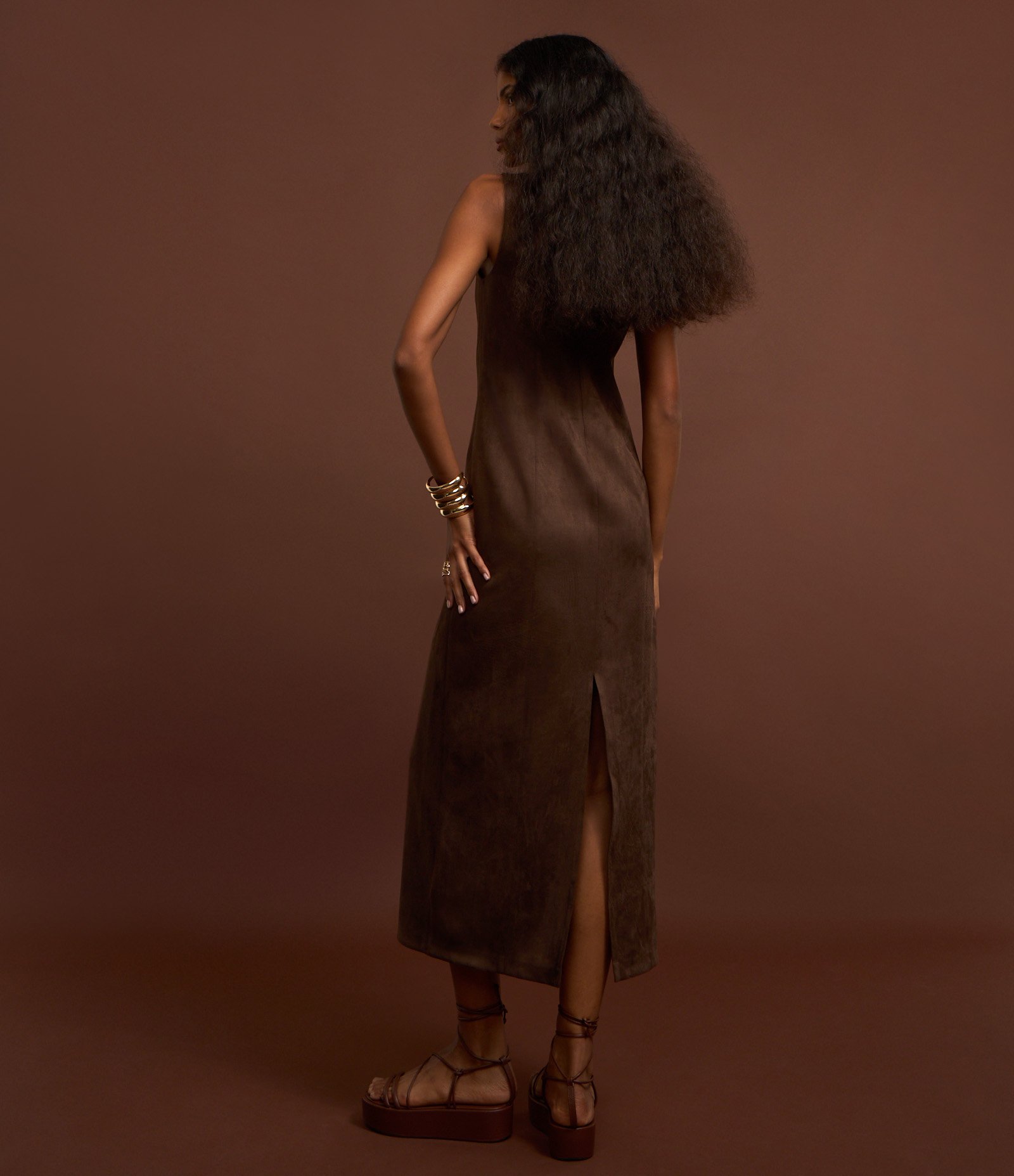 Vestido New Midi em Suede com Recortes Marrom 6