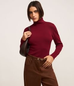 Suéter em Tricô com Gola Alta Estruturada