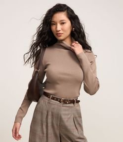 Suéter em Tricô com Gola Alta Estruturada