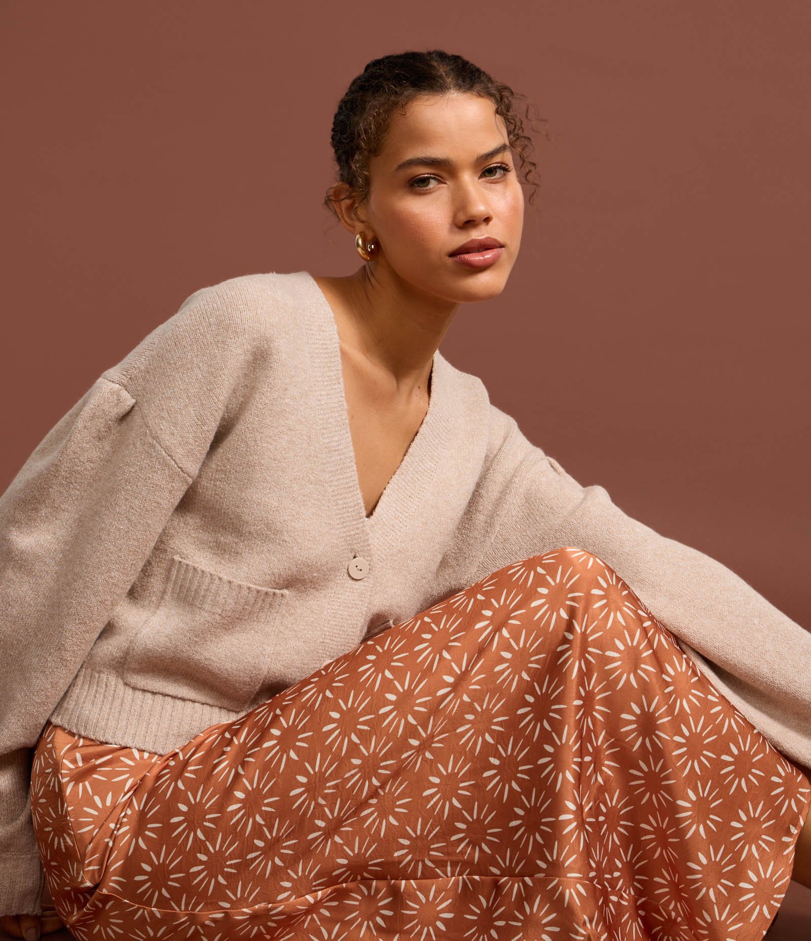 Cardigan Curto em Tricô com Botões e Bolsinhos Bege 4