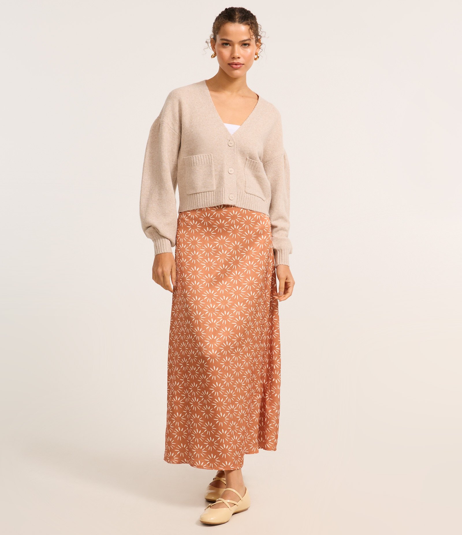 Cardigan Curto em Tricô com Botões e Bolsinhos Bege 2