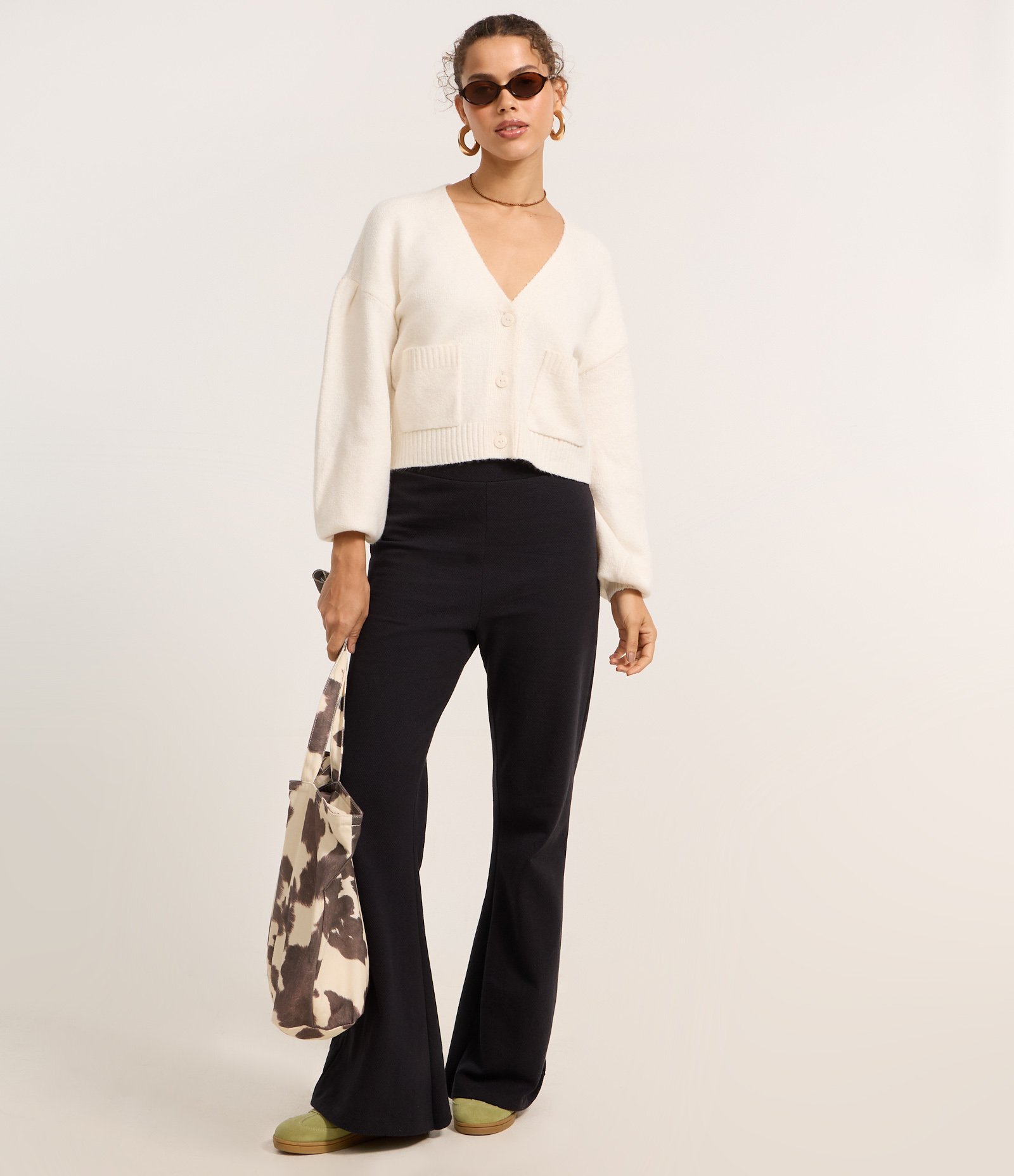 Cardigan Curto em Tricô com Botões e Bolsinhos 2