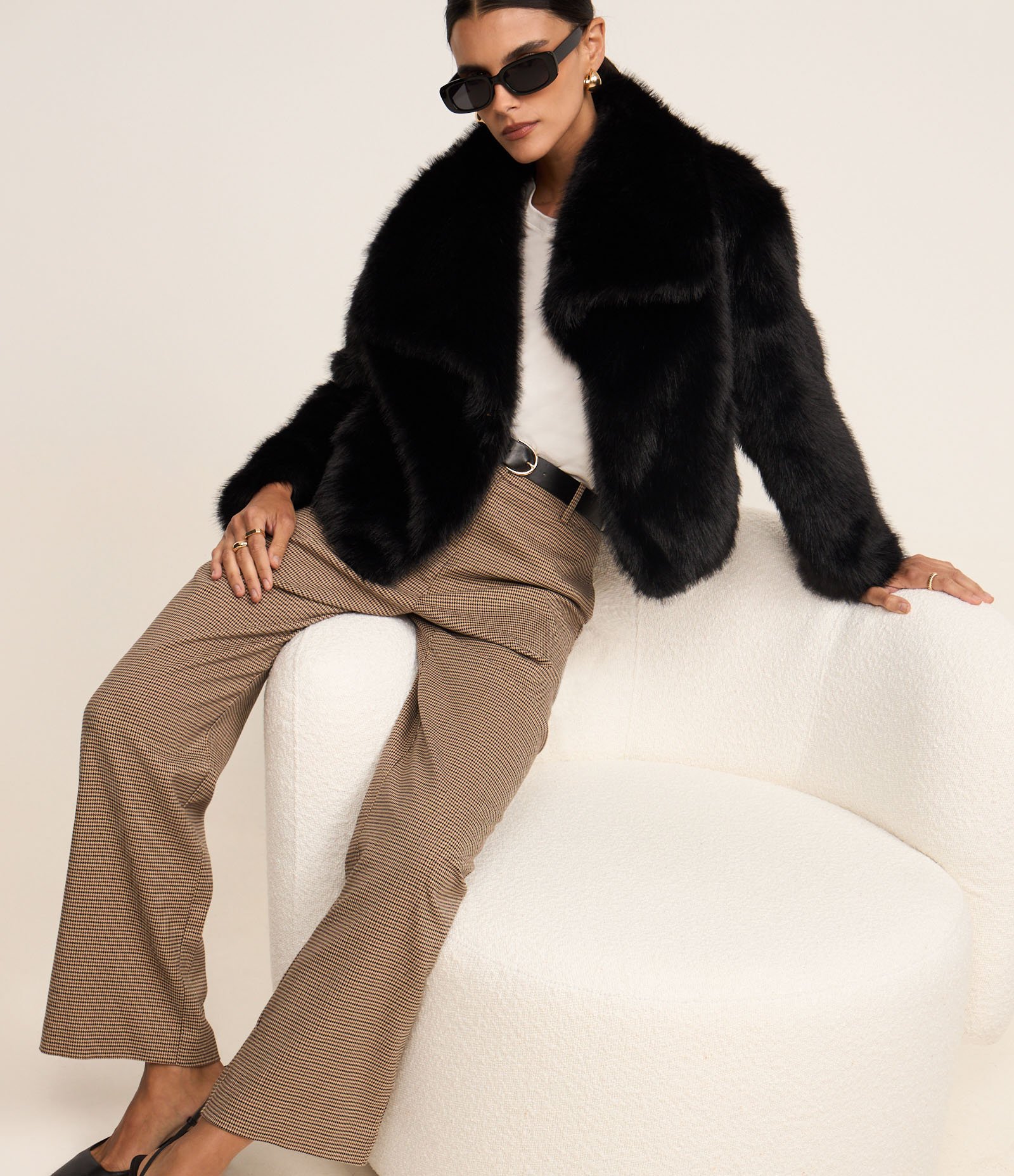 Calça Reta Alfaiatada com Cinto PU e Estampa Pied de Poule Bege 4