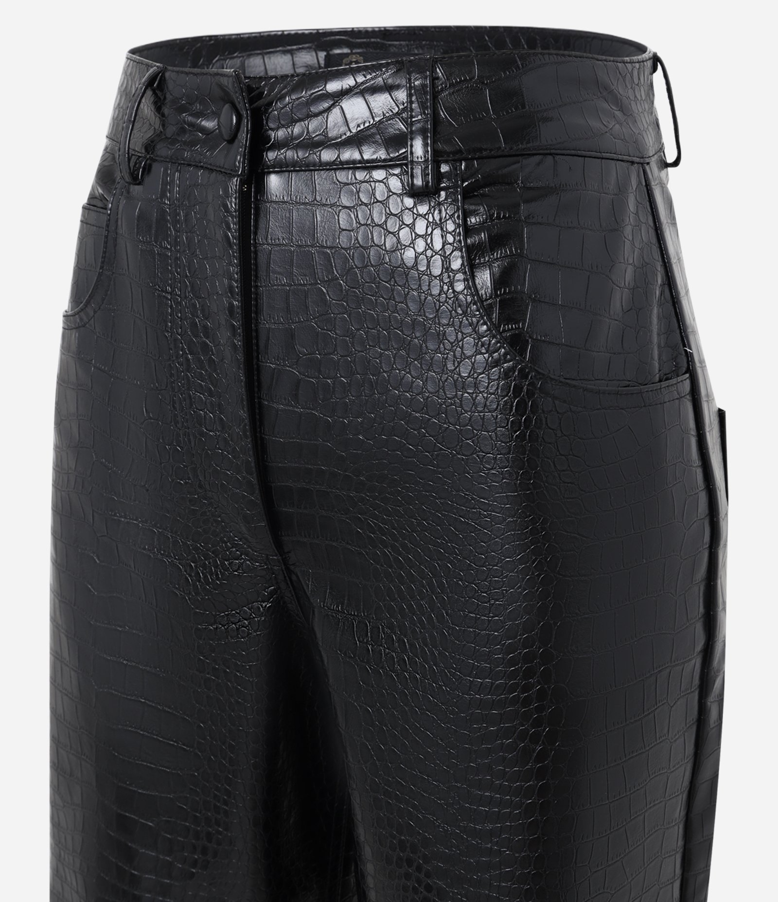 Calça Cenoura Cintura Alta em PU com Textura Croco Preto 6
