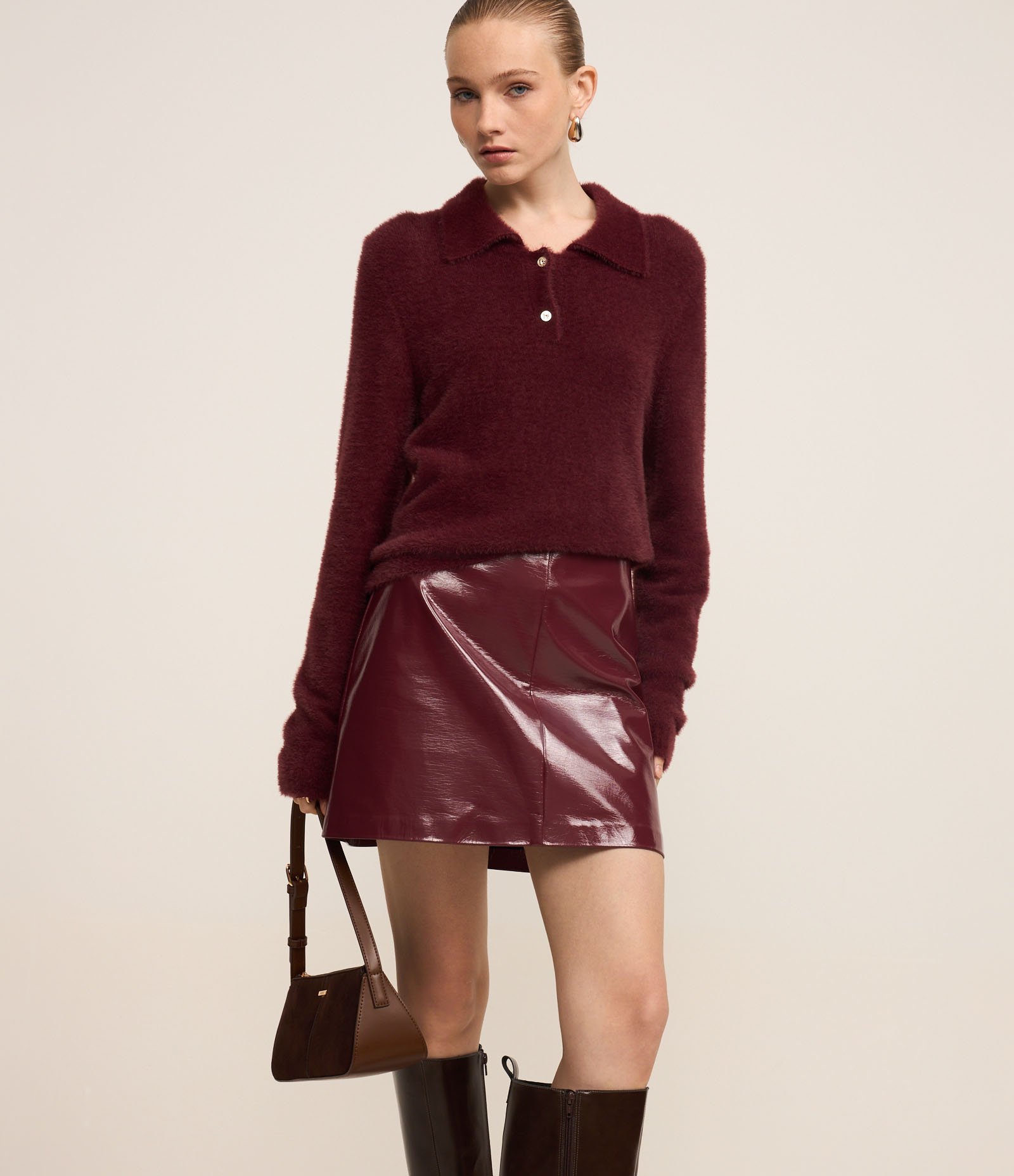 Saia Evasê Curta em PU com Efeito Vinil Bordô 1