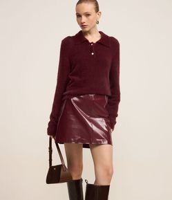 Saia Evasê Curta em PU com Efeito Vinil