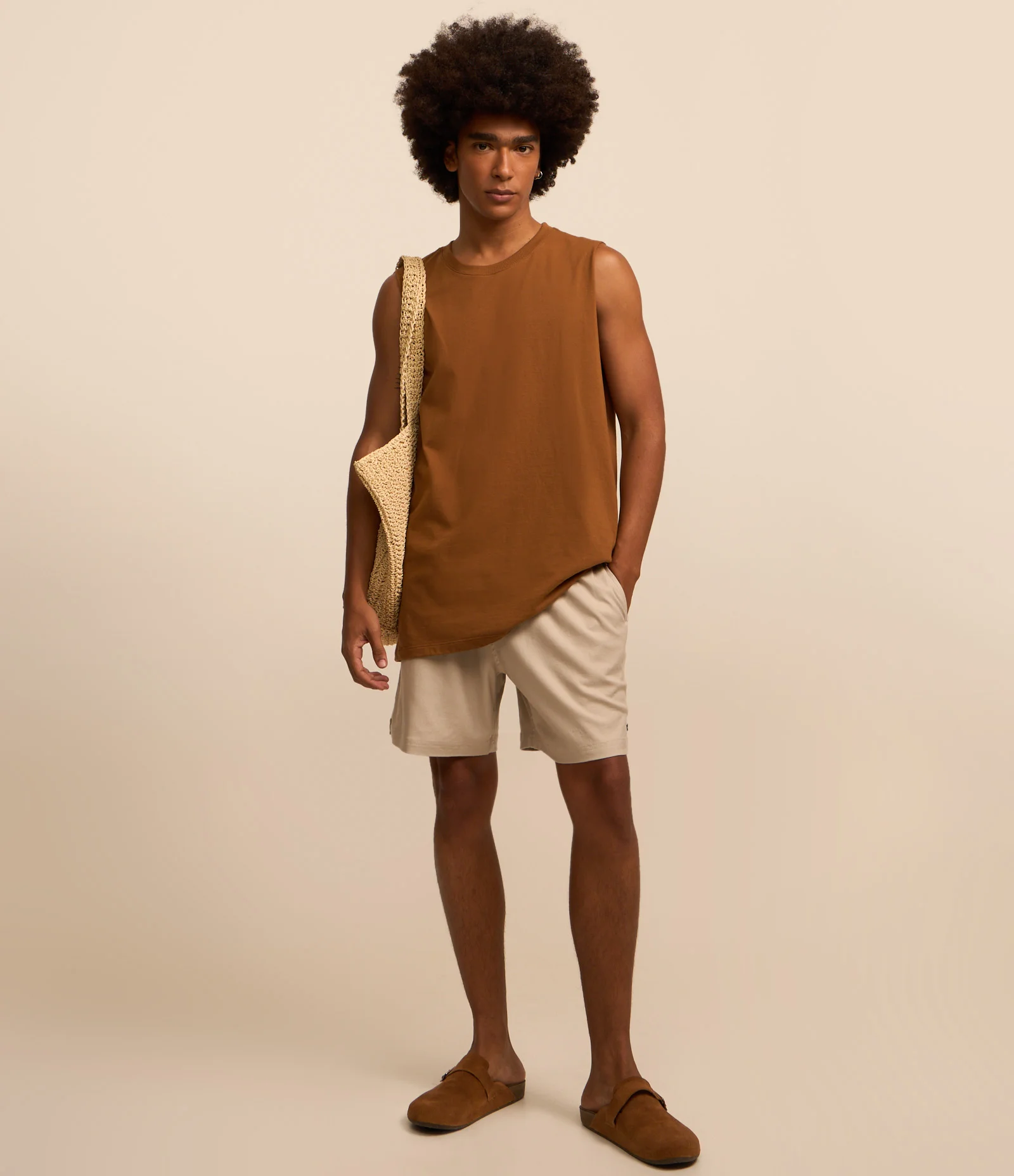 Regata Machão em Algodão com Gola Redonda e Etiqueta na Barra Marrom 2