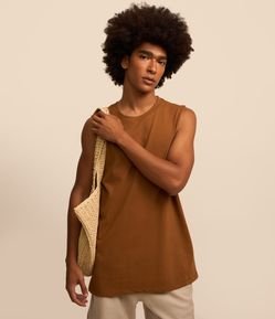 Regata Machão em Algodão com Gola Redonda e Etiqueta na Barra