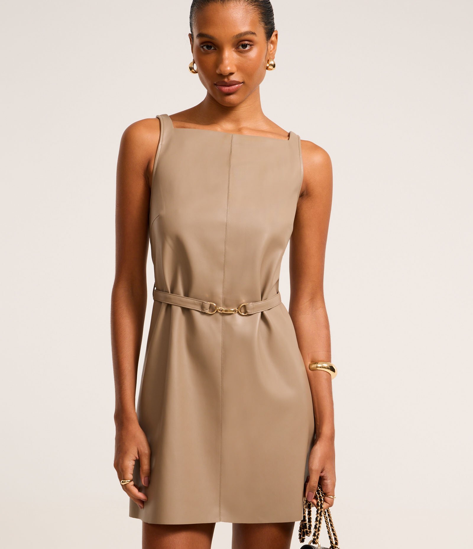 Vestido Curto em PU com Cinto de Fivela Diferenciada Bege 3