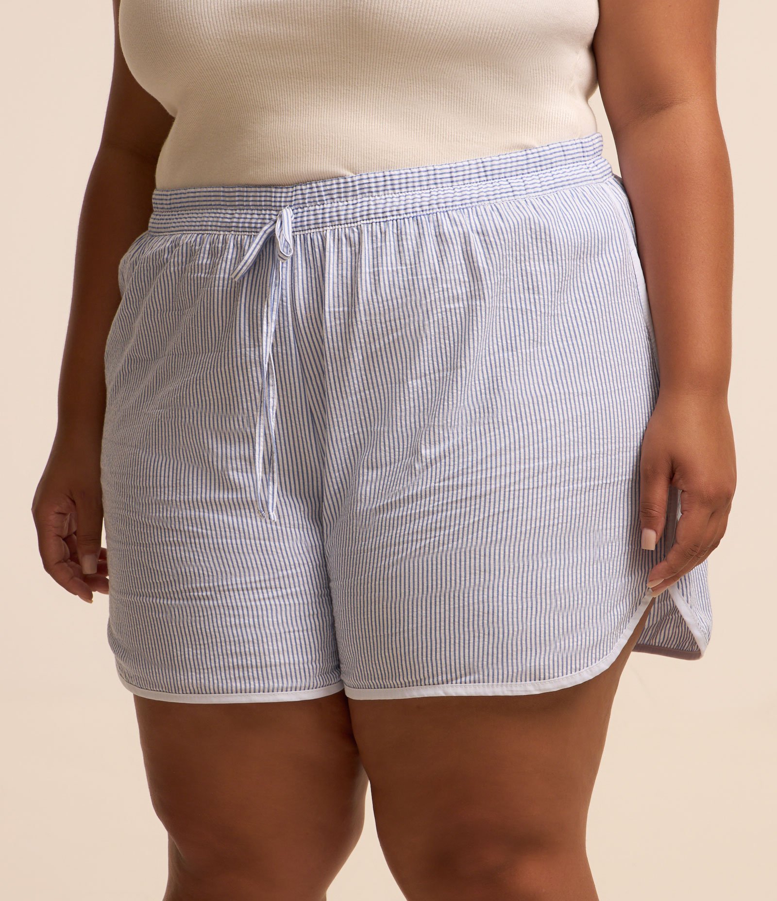 Short em Tricoline Listrado Curve & Plus Size Azul 2
