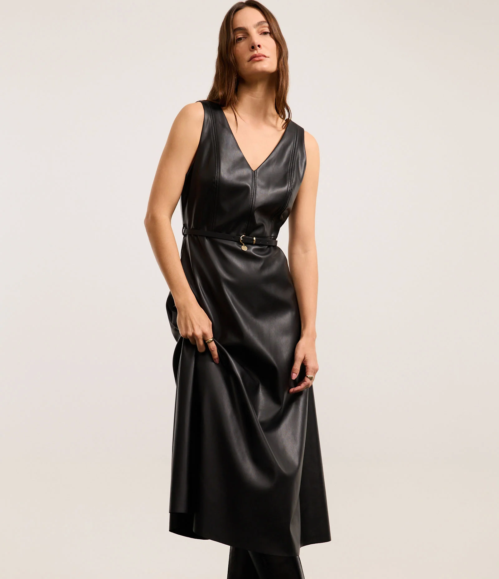 Vestido Evasê Midi em PU com Decote V e Cinto Fino Preto 2