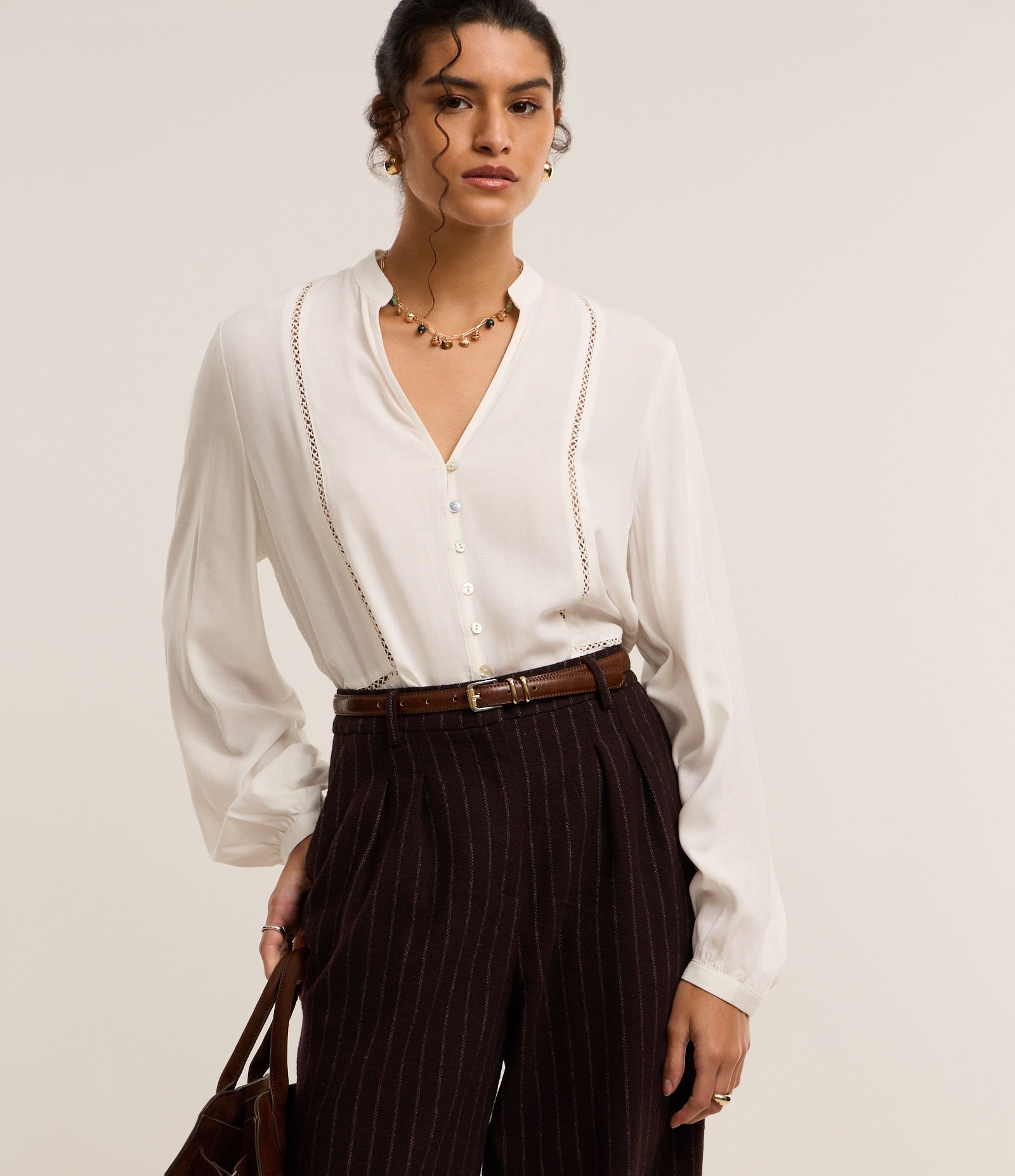 Camisa Bata em Viscose com Detalhes de Entremeios Branco 1