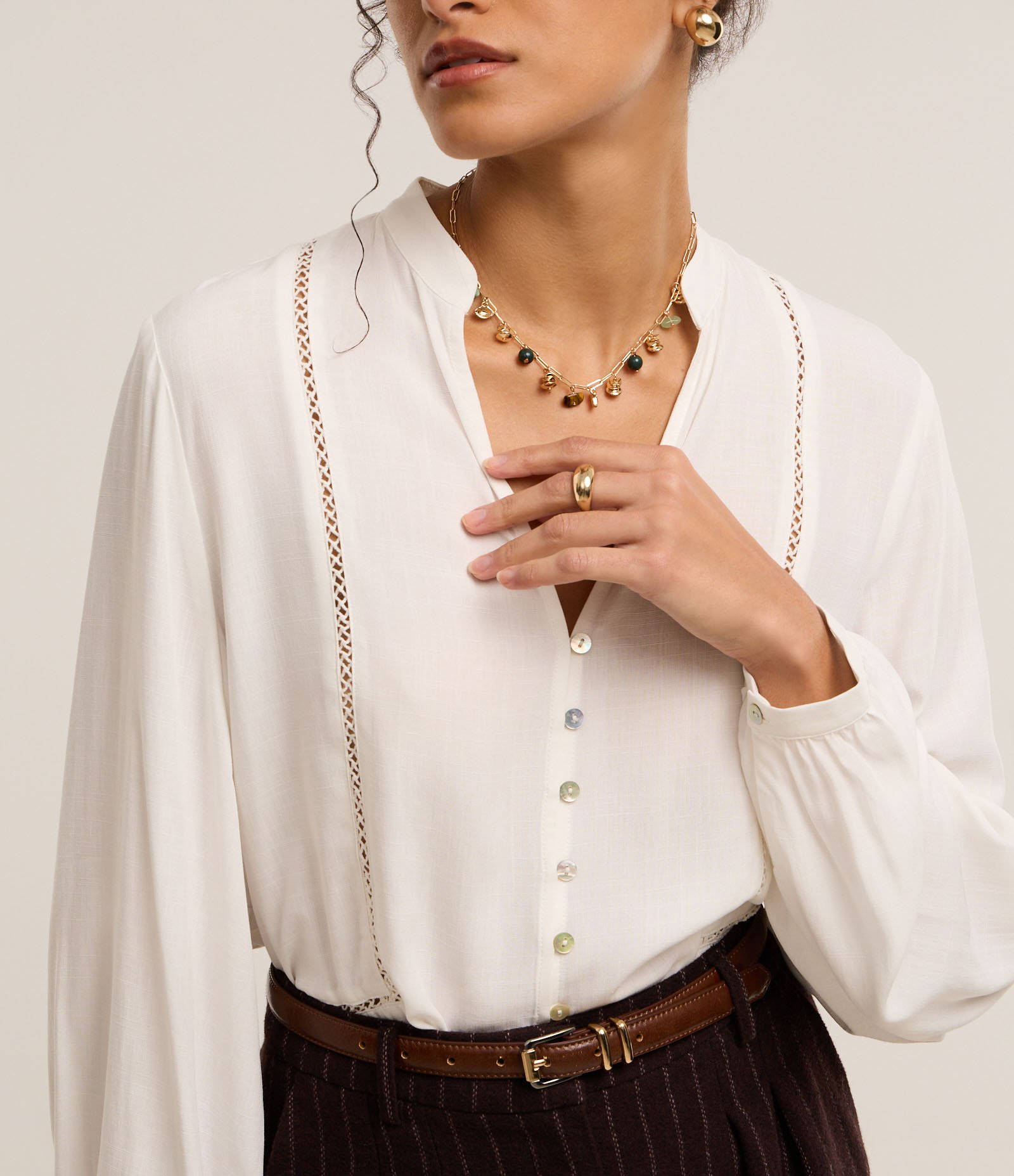 Camisa Bata em Viscose com Detalhes de Entremeios Branco 4