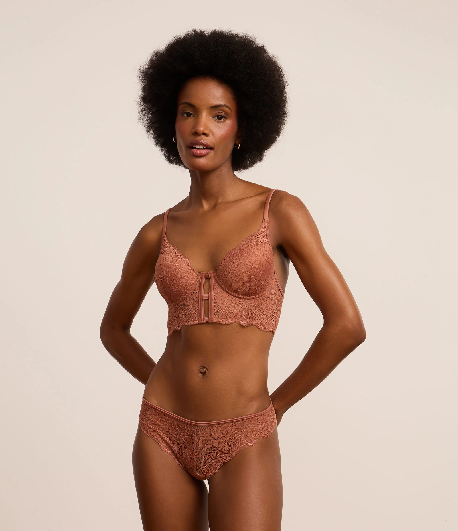 Sutiã Alongado com Bojo Oco em Microfibra e Detalhes de Renda Marrom 2