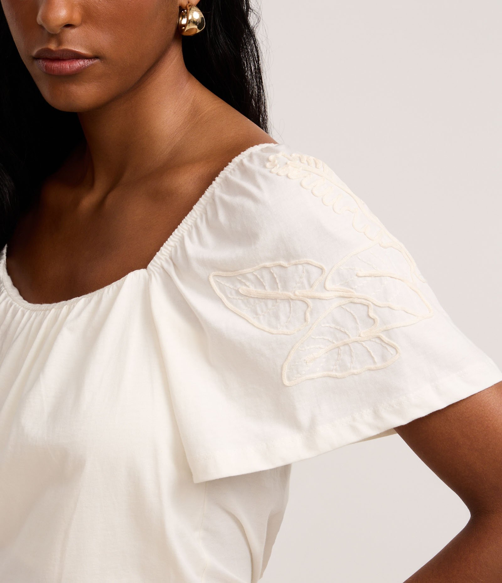Blusa em Algodão com Bordado de Folhagens nas Mangas Branco 2