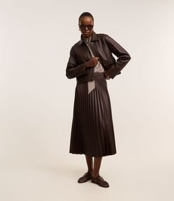 Saia Midi em PU com Cós Alfaiatada e Textura Plissada