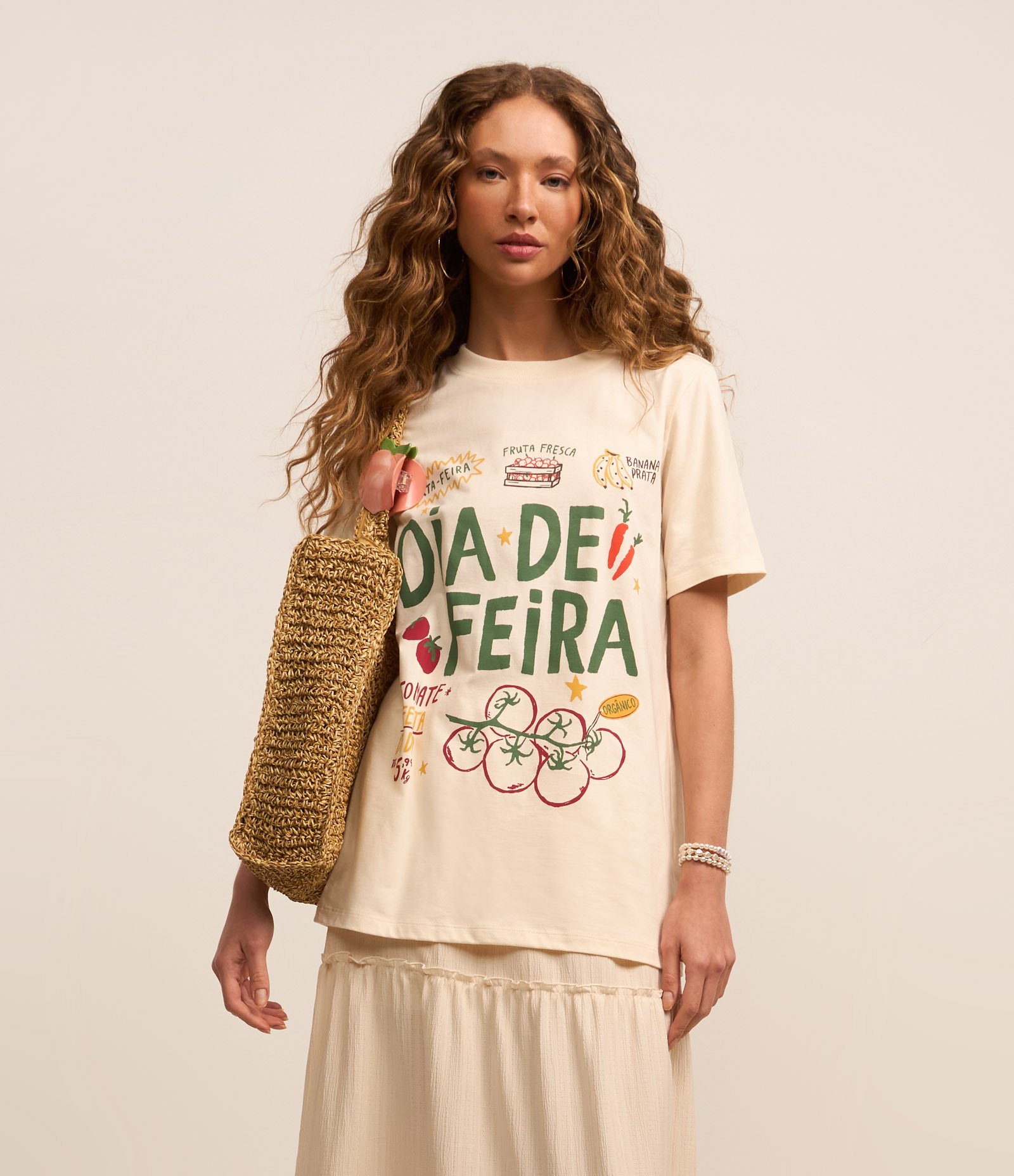Camiseta Alongada em Algodão com Estampa Dia de Feira Off White 1