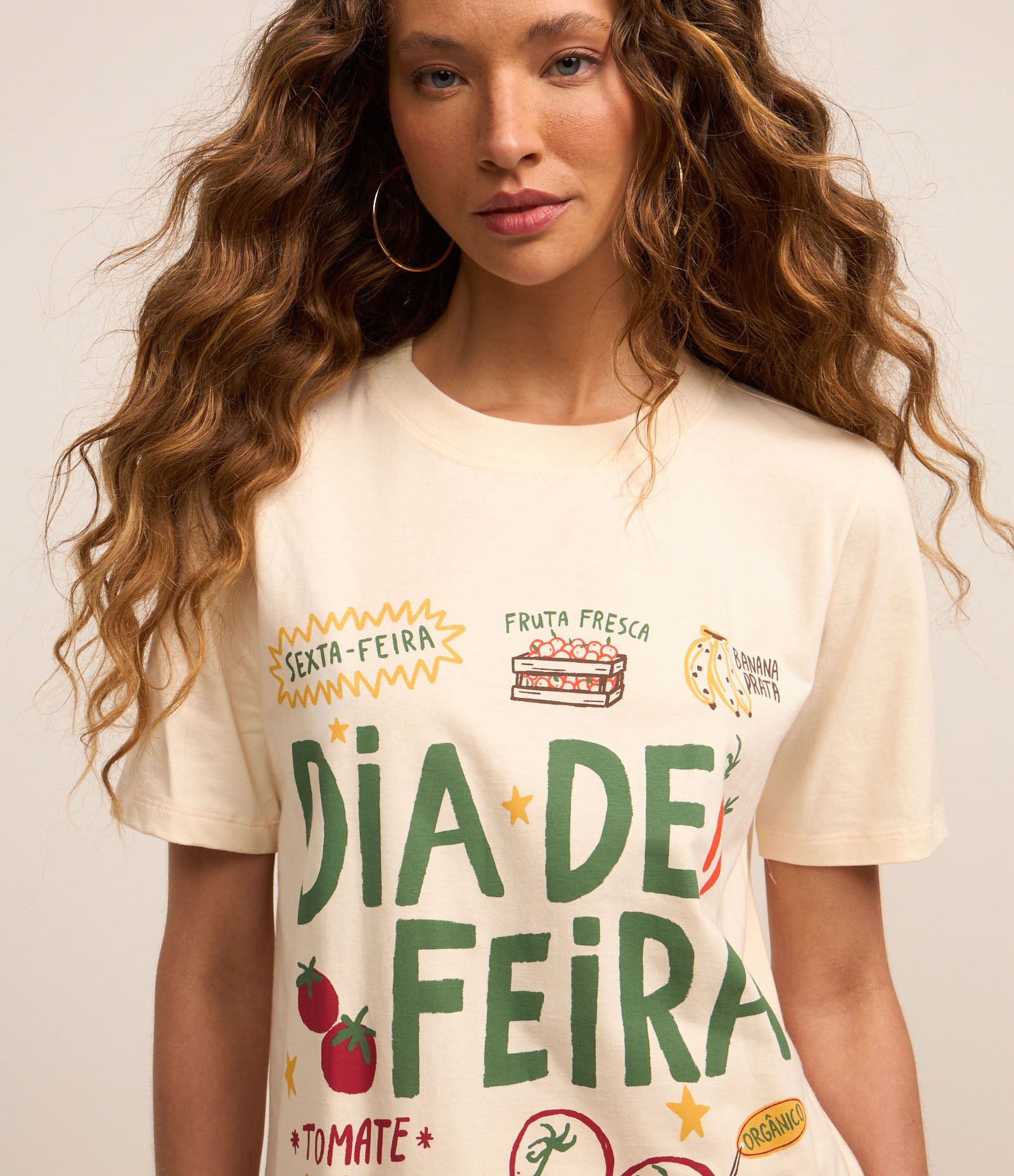 Camiseta Alongada em Algodão com Estampa Dia de Feira Off White 3