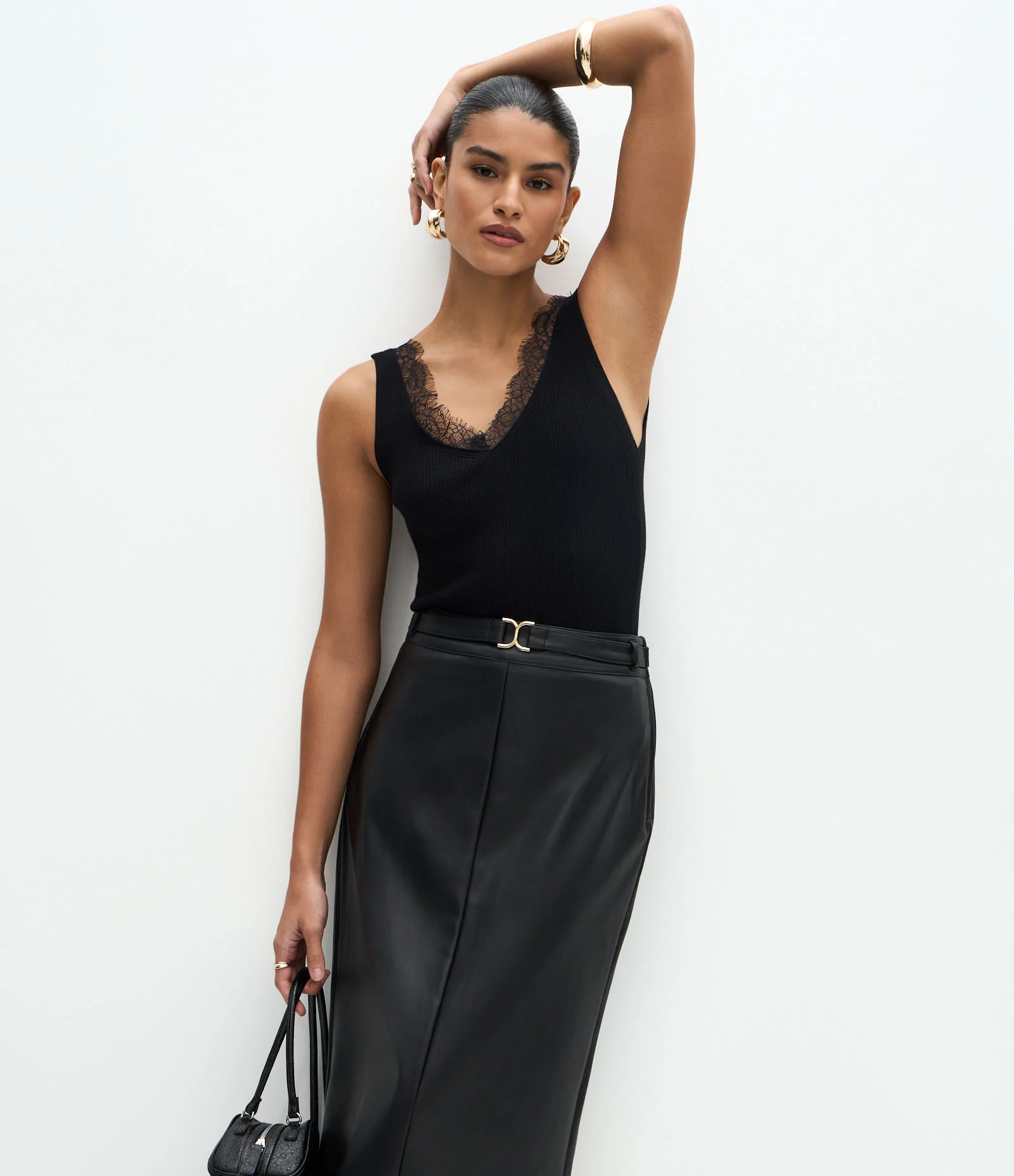 Saia Midi em PU com Cinto Afivelado e Fenda Atrás Preto 2