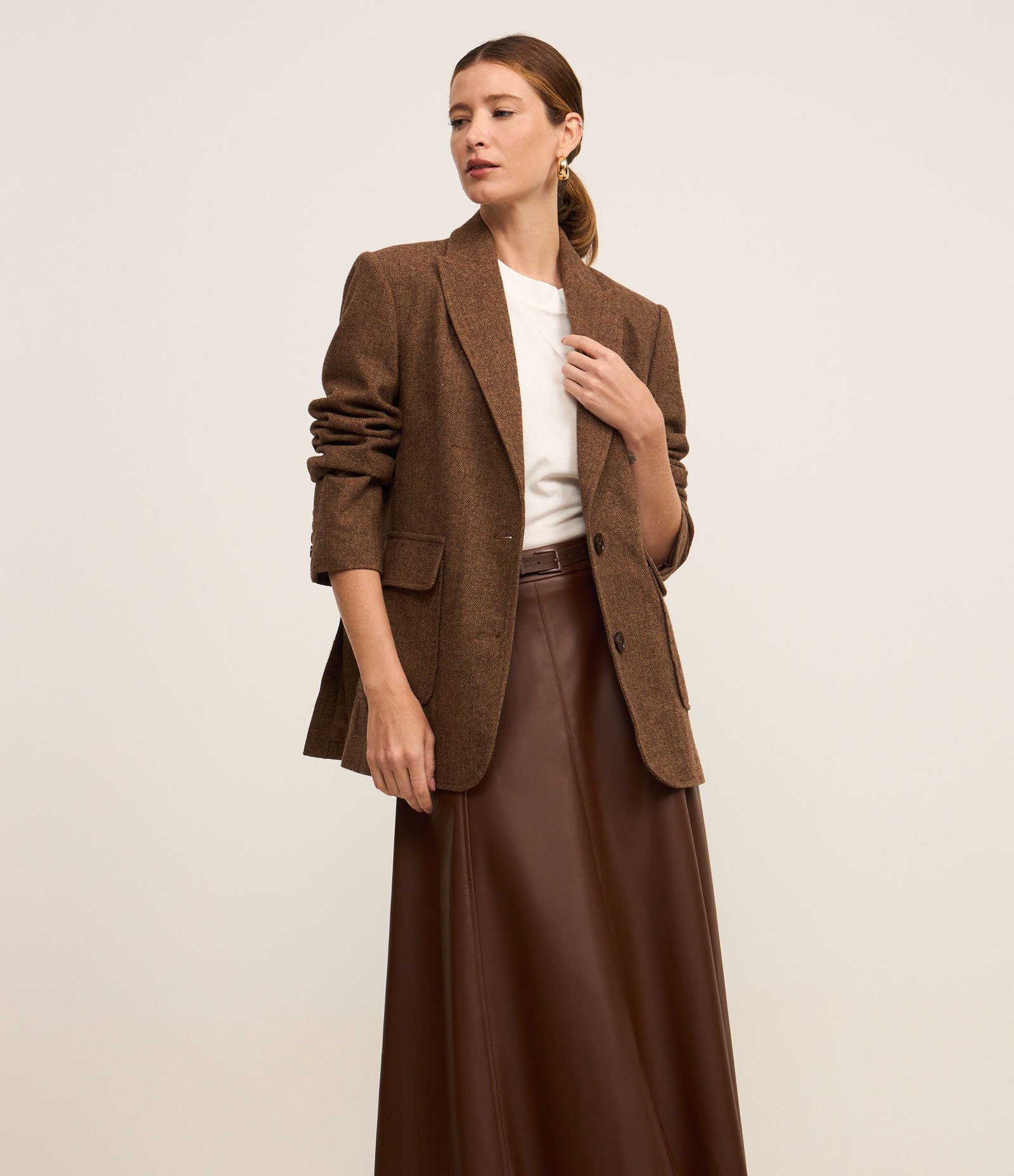 Saia Godê Midi em PU com Cinto Fino de Fivela Forrada Marrom 2