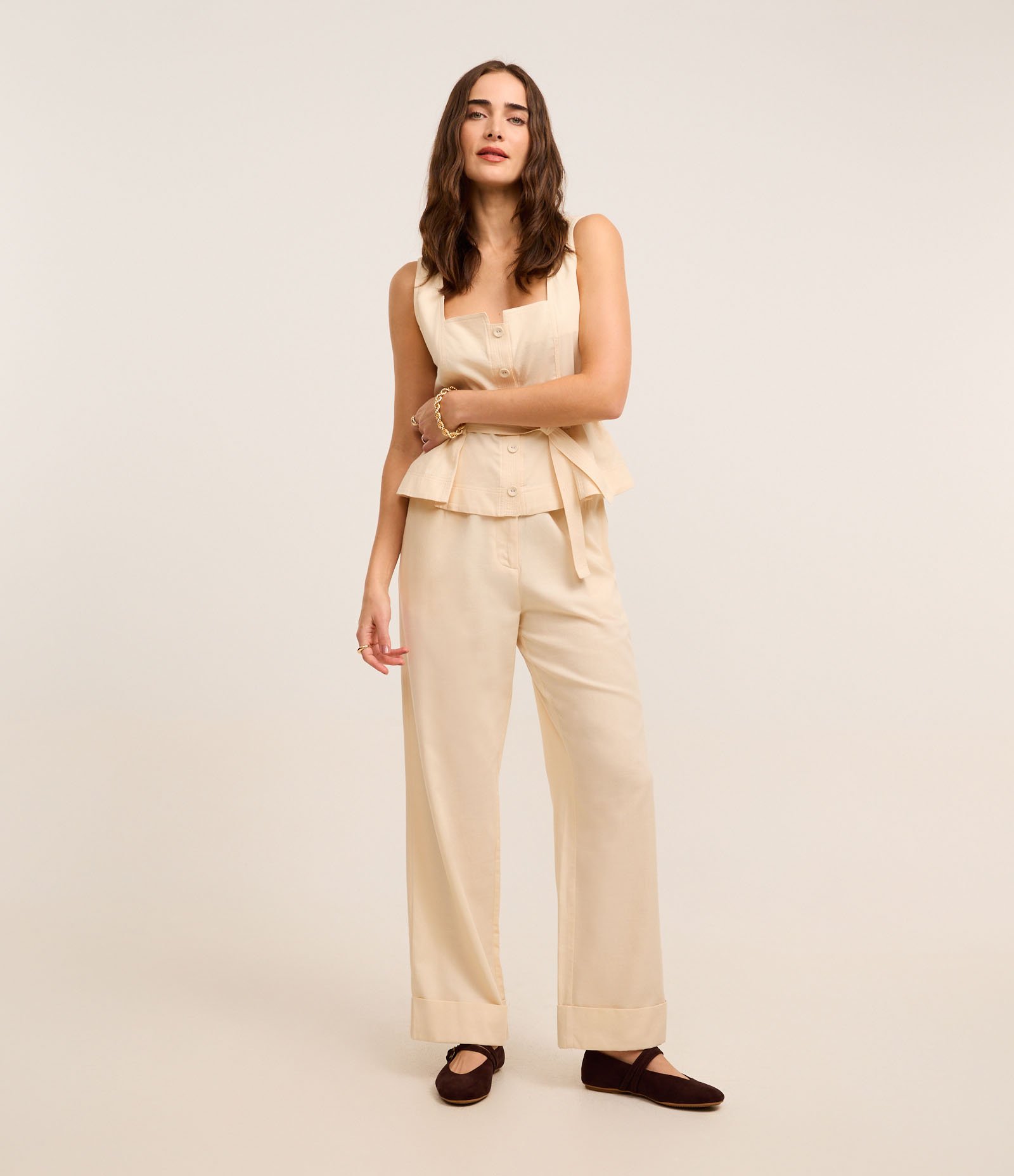 Blusa em Sarja com Abotoamento de Cinto de Tecido Bege 2