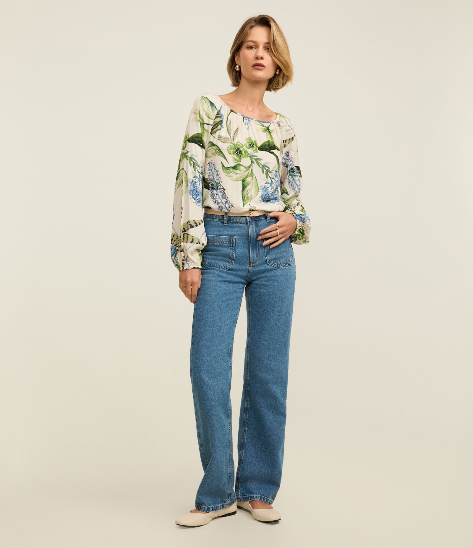 Blusa em Viscose com Decote Canoa e Estampa Floral Multicores 2