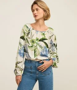 Blusa em Viscose com Decote Canoa e Estampa Floral