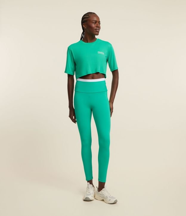 Camiseta Esportiva Cropped em Poliamida com Mangas Amplas