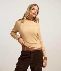 Blusa em Tricô com Golinha Alta