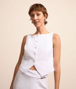 Colete Alfaiatado com Botões Forrados e Barra V