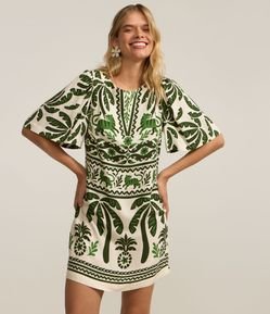Vestido Curto em Viscose e Estampa Étnica