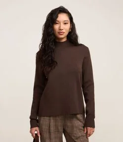 Blusa em Tricô com Golinha Alta