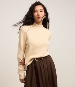 Blusa em Tricô com Golinha Alta