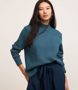 Blusa em Tricô com Golinha Alta