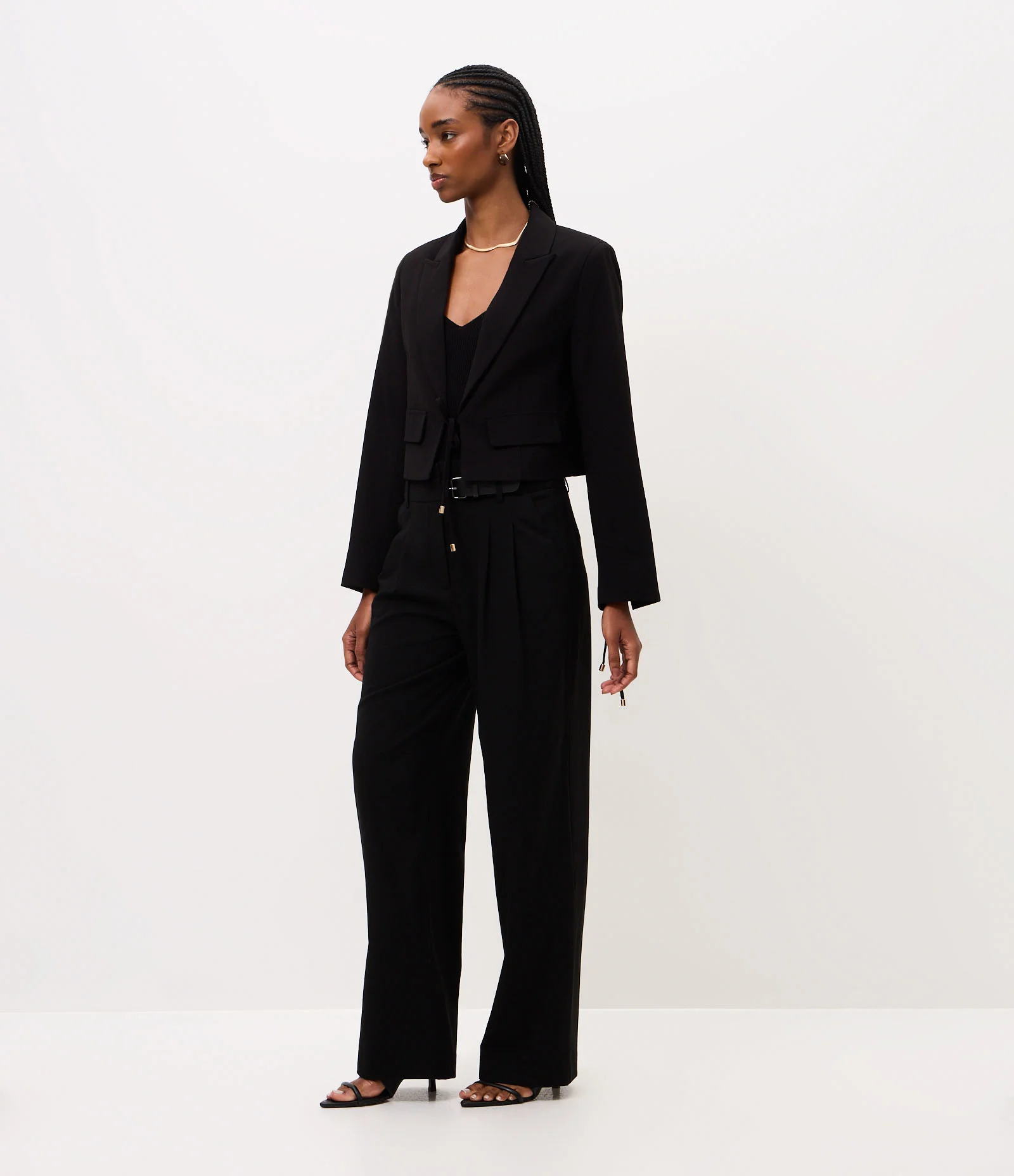 Calça Wide Leg Alfaiatada com Cinto em PU Preto 2