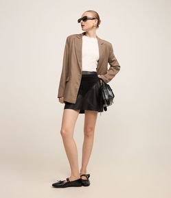 Saia Reta Curta em PU com Bloco Geométrico de Suede