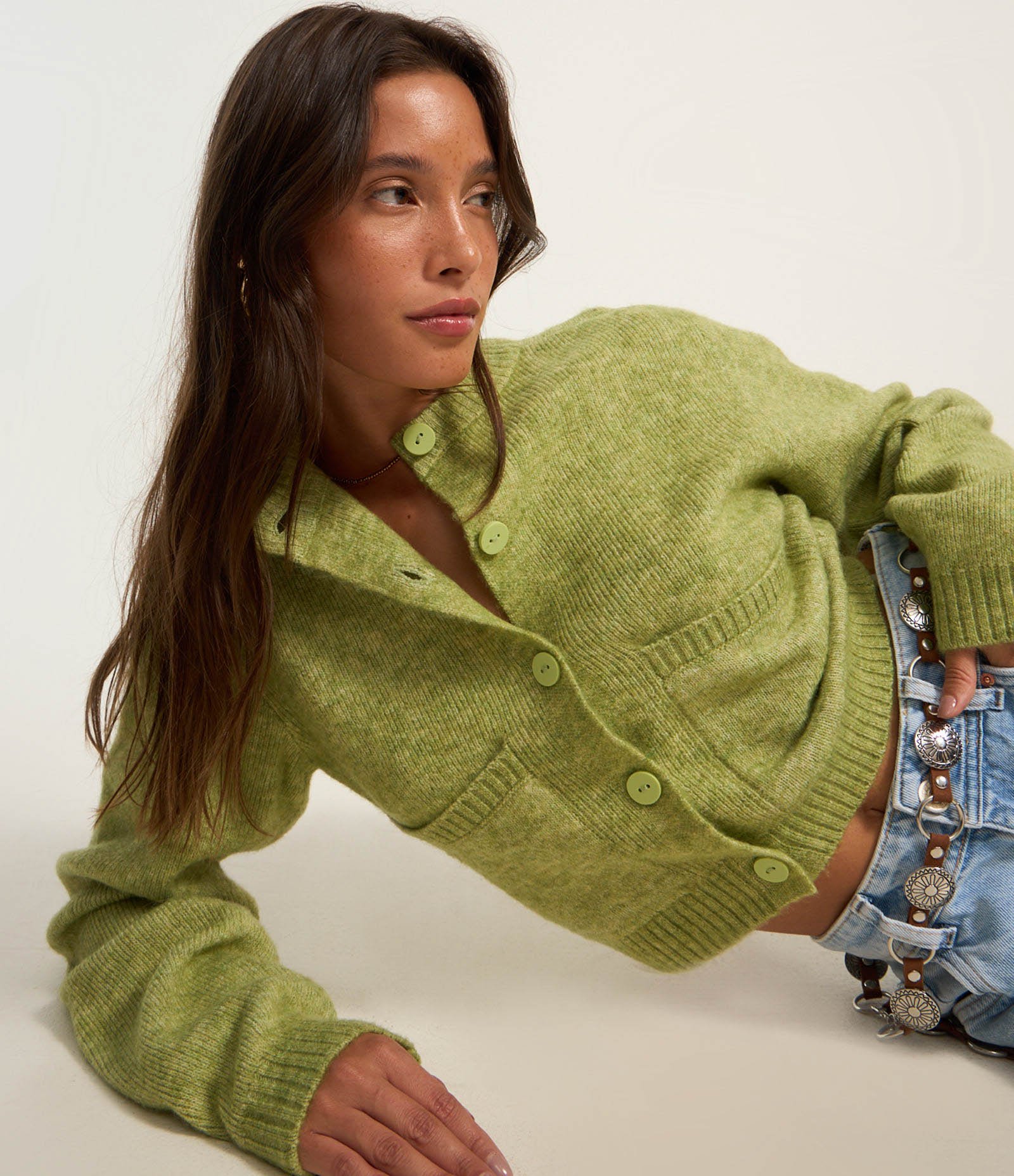 Cardigan Cropped em Tricô com Bolsinhos e Botões Frontais Verde 4