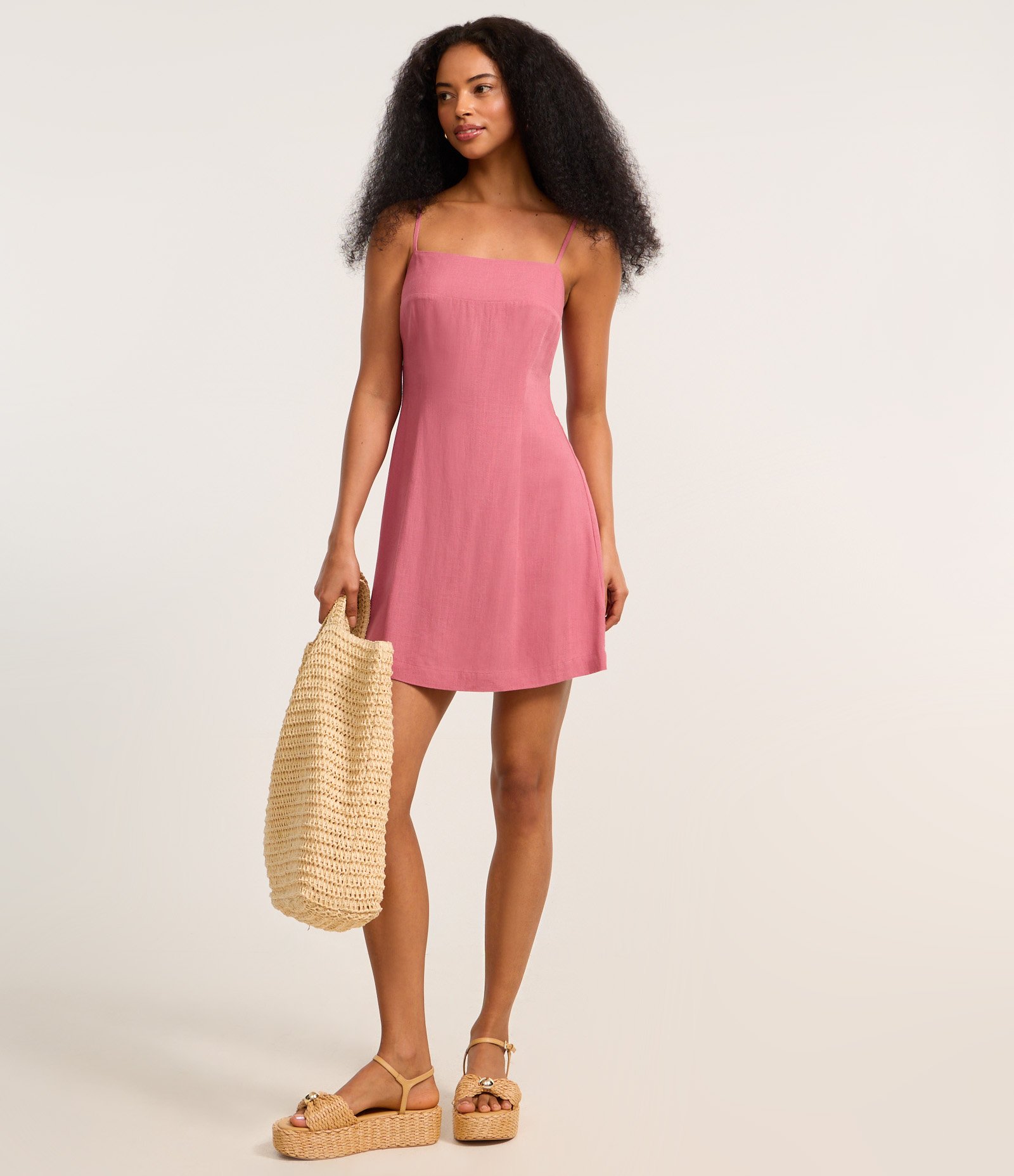 Vestido Curto em Viscolinho com Amarração nas Costas Rosa 2