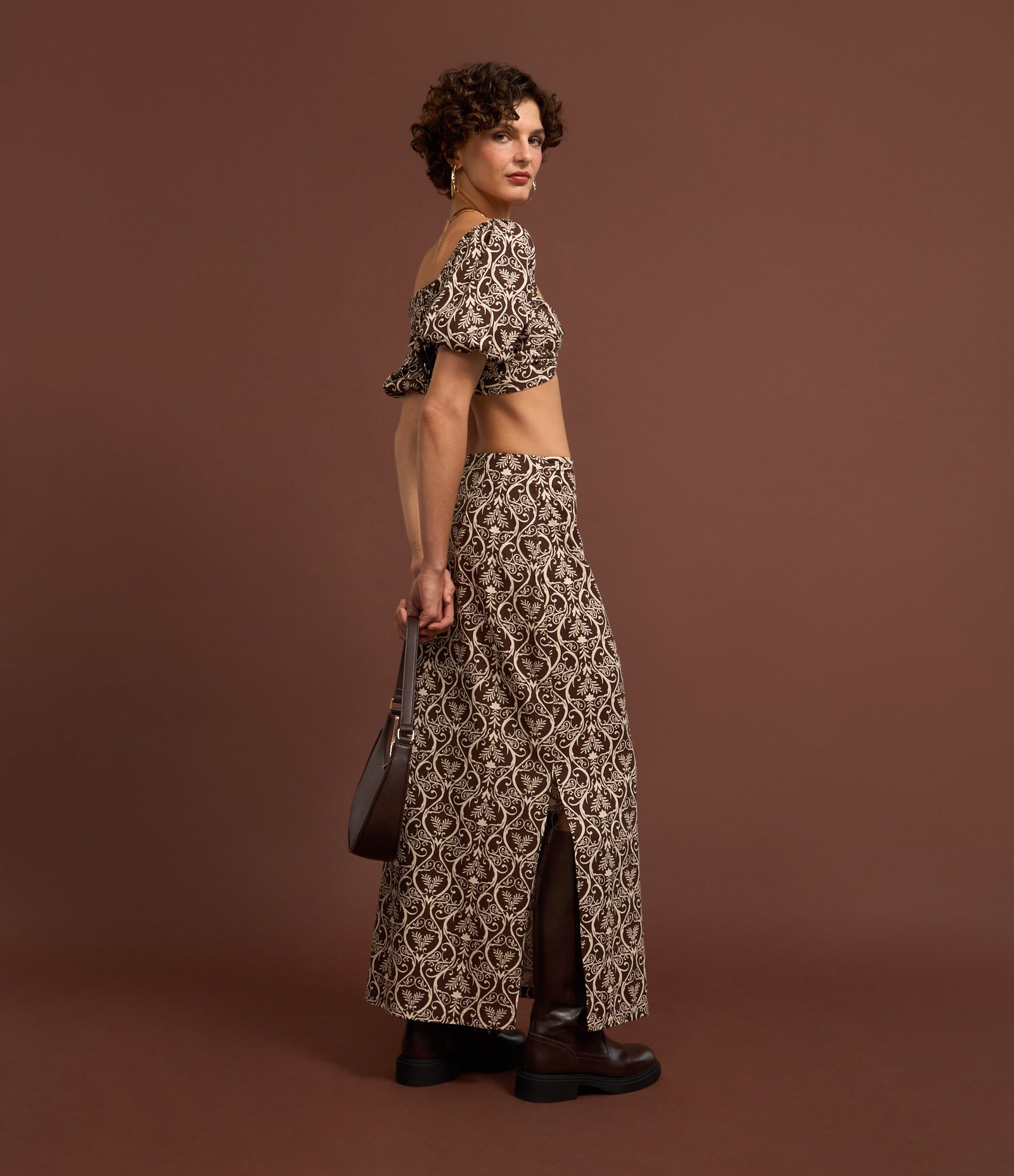 Saia New Midi em Viscose e Linho com Estampa Arabesca Marrom 5