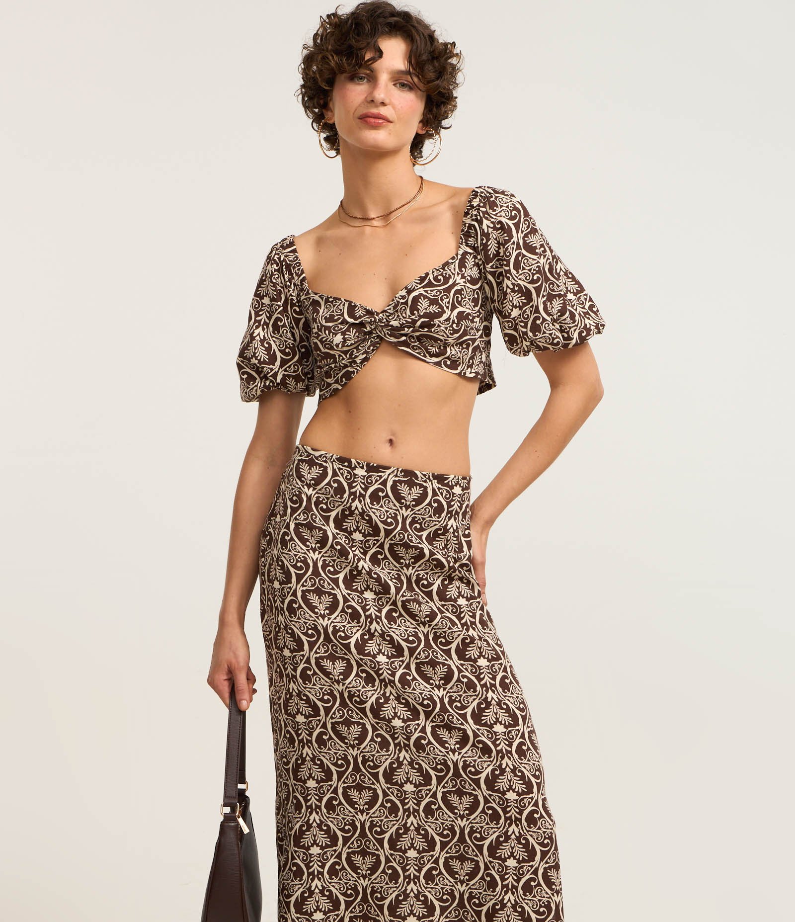 Saia New Midi em Viscose e Linho com Estampa Arabesca Marrom 2