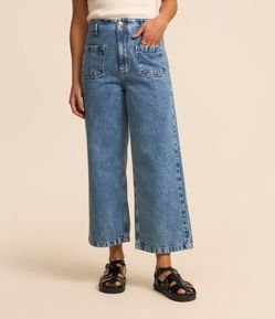 Calça Pantacourt em Jeans Destroyer com Bolsos Diferenciados