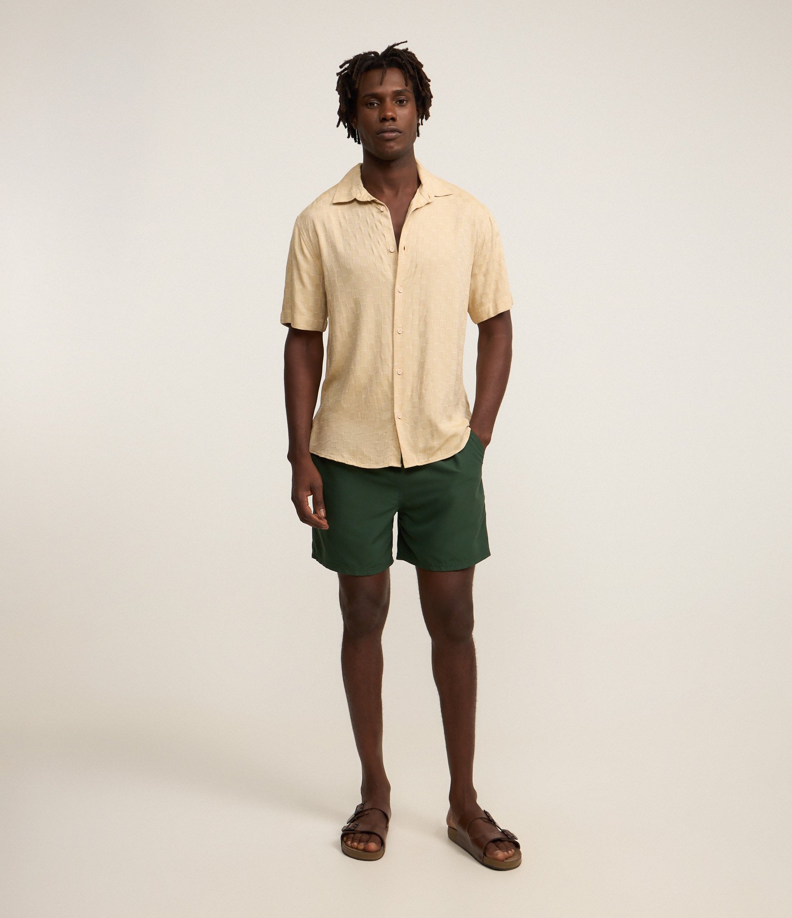 Camisa Comfort em Viscose com Textura Jacquard Quadriculada Bege 2