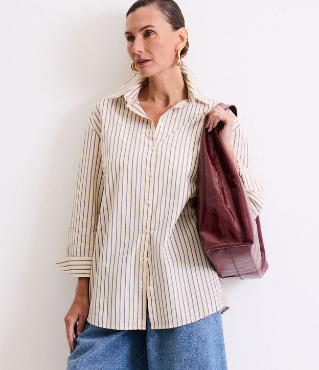 Camisa Alongada em Tricoline com Listras e Botões